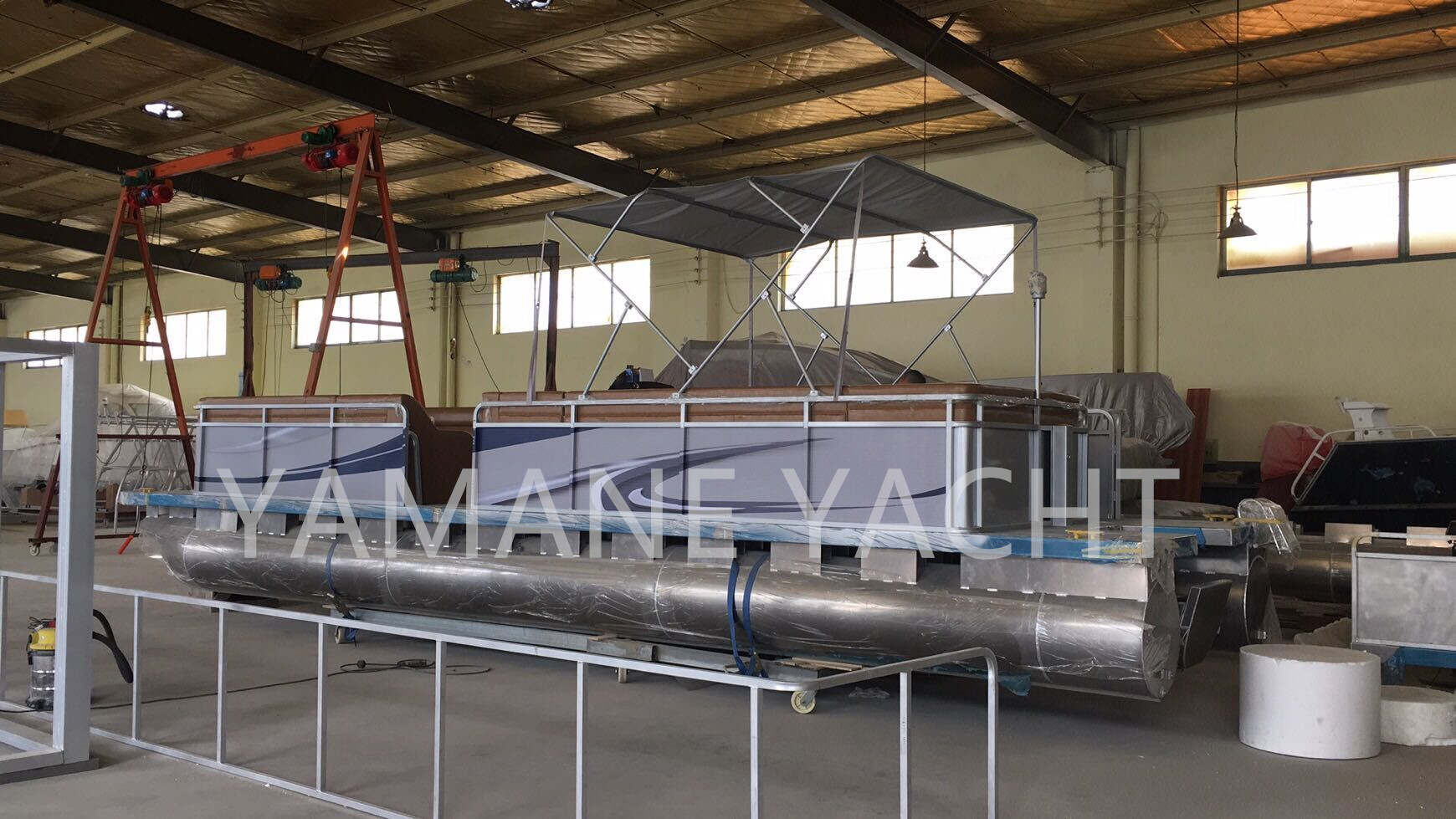 قارب عائم من الألومنيوم يماني