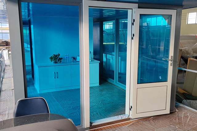 منزل من الألمنيوم - قارب عائم - للسفر - تأجير - المعيشة على الماء 1