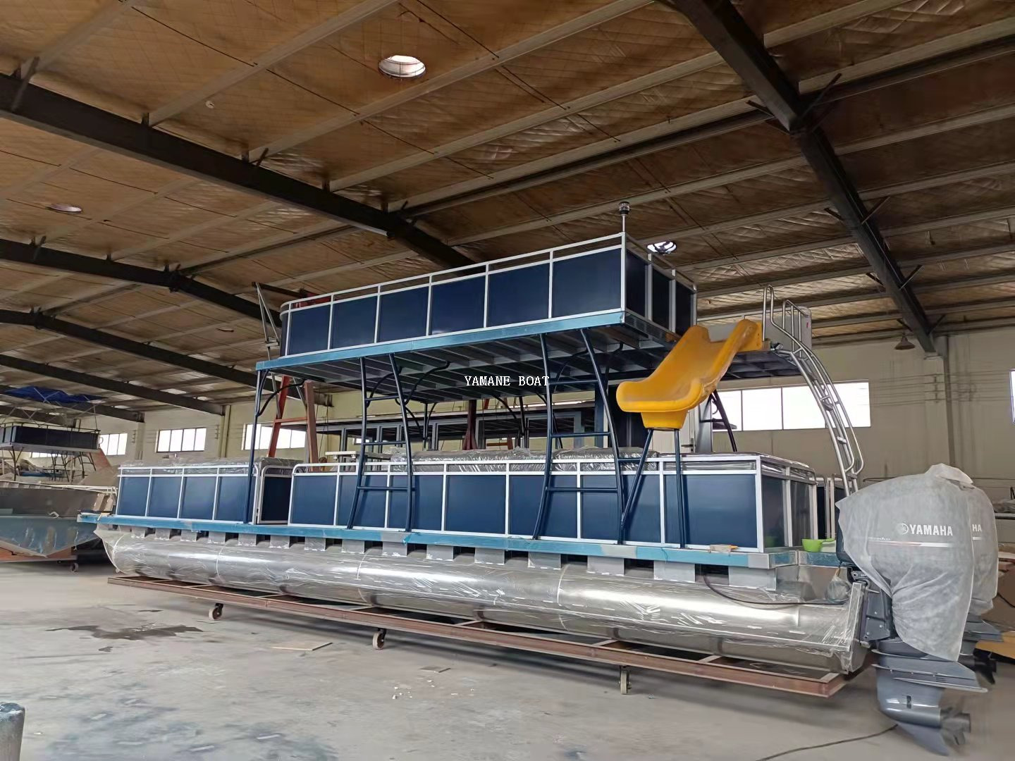 قارب عائم تجاري من الألومنيوم بطابقين بطول 11 مترًا مع منصة للسباحة