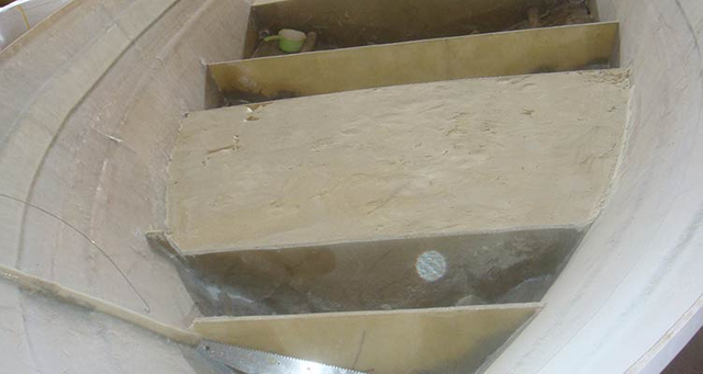 تحت سطح السفينة مع رغوة تعويم آمنة بما فيه الكفاية لا تغرق