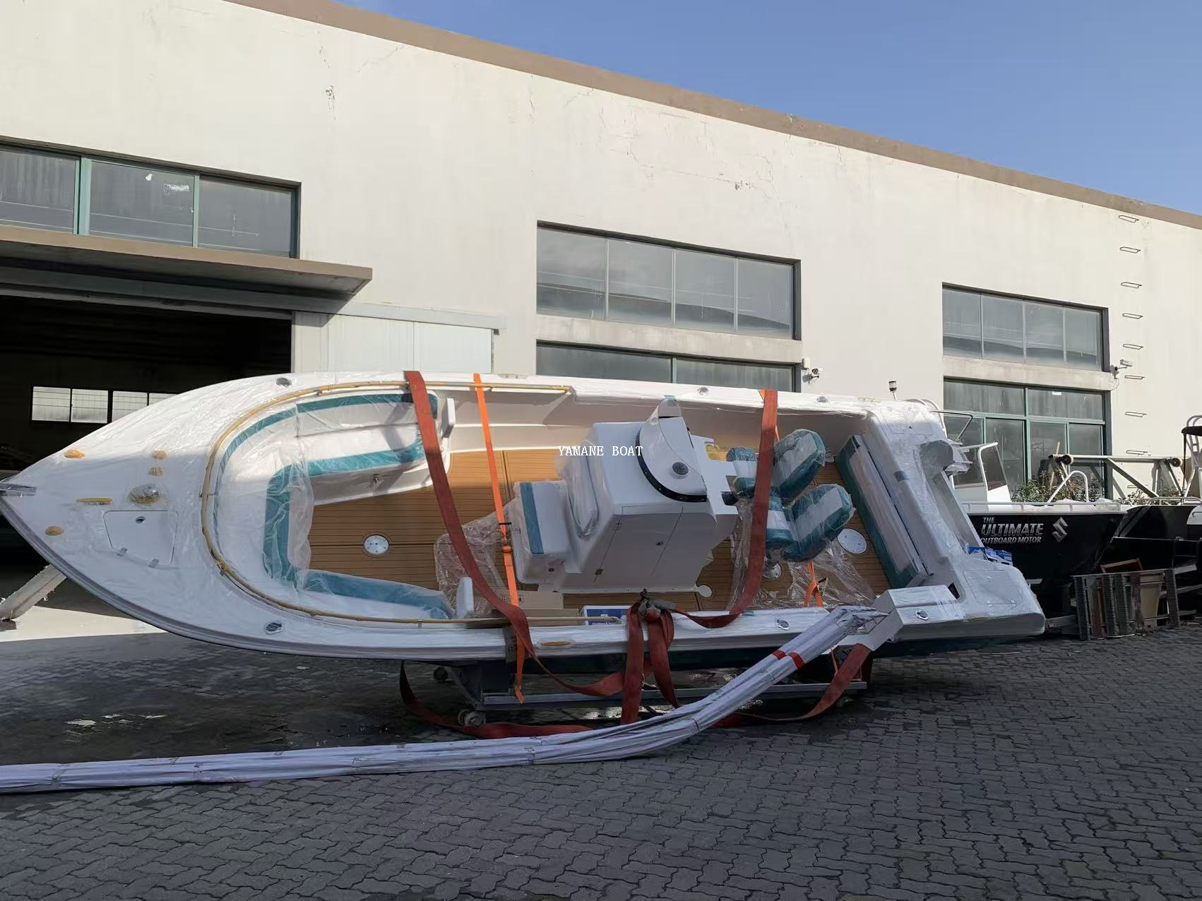 قارب صيد من الألياف الزجاجية بطول 27 قدم