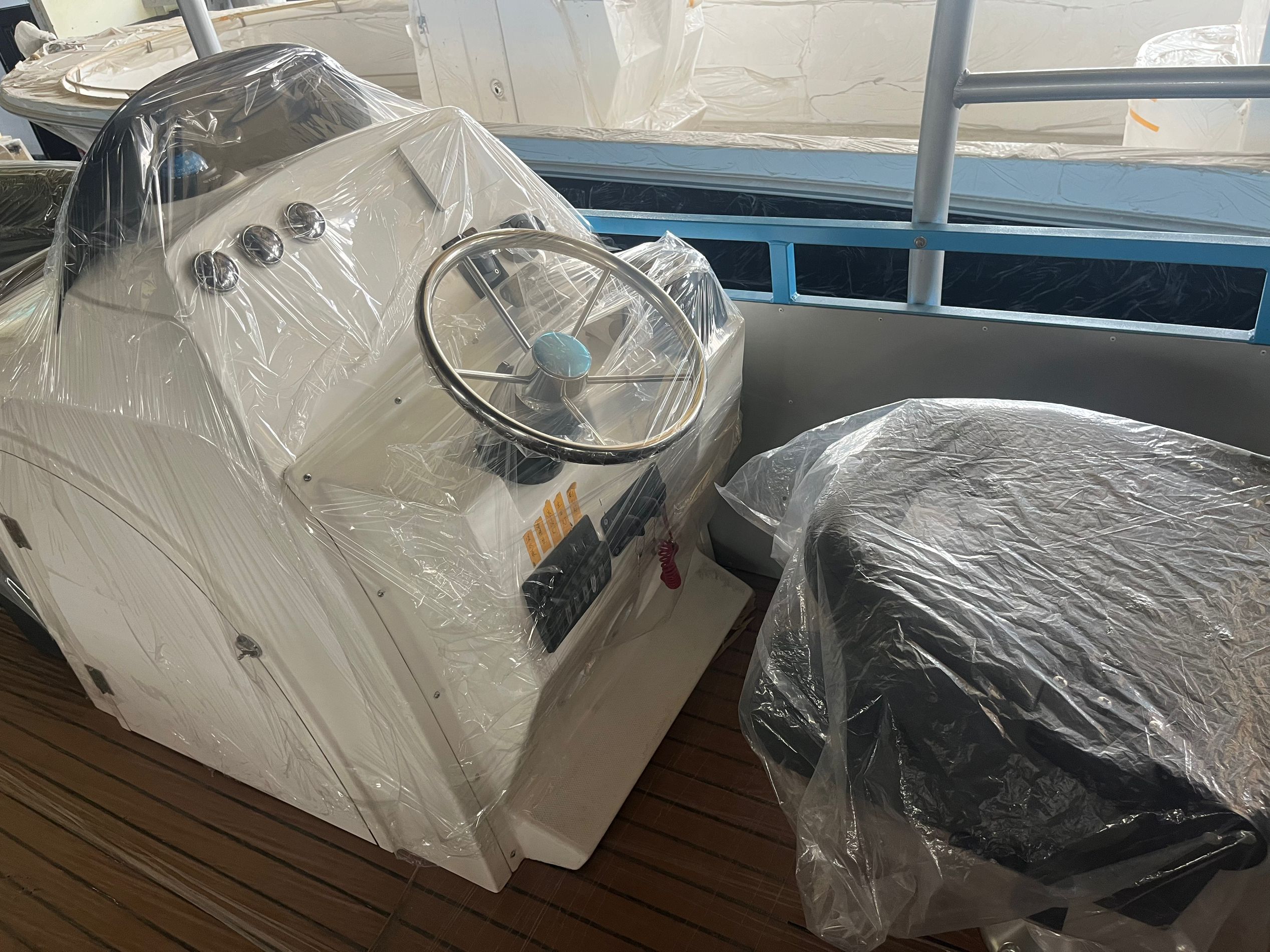 طوافات الألمنيوم وقوارب المنازل والعمل