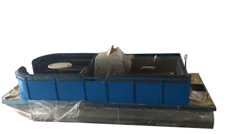 قارب عائم الألمنيوم