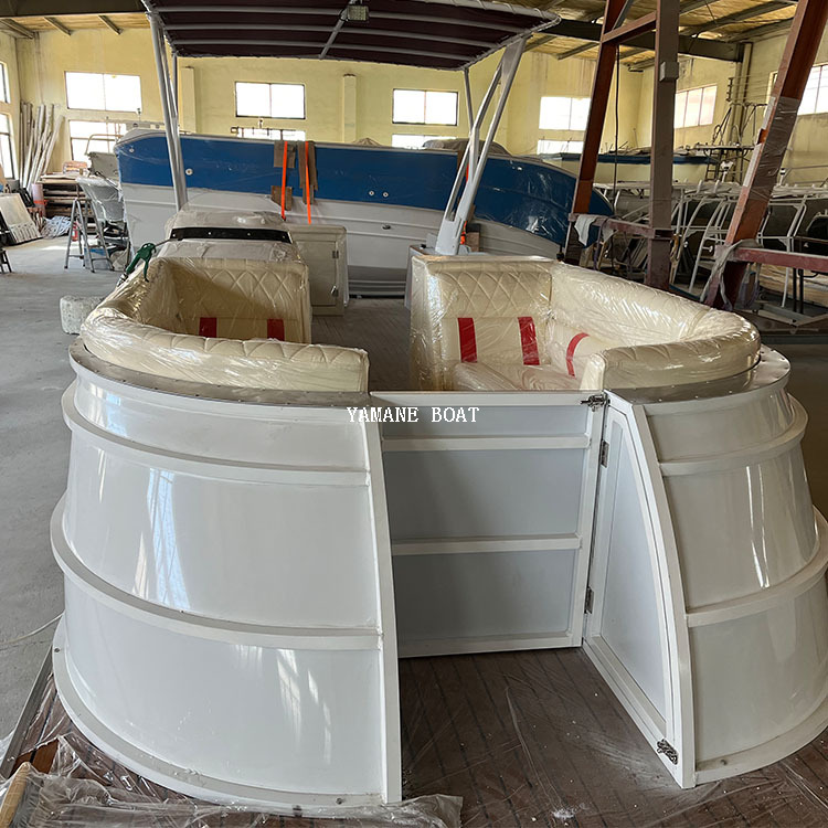 بارجة عائمة من الألومنيوم بطول 19 قدمًا