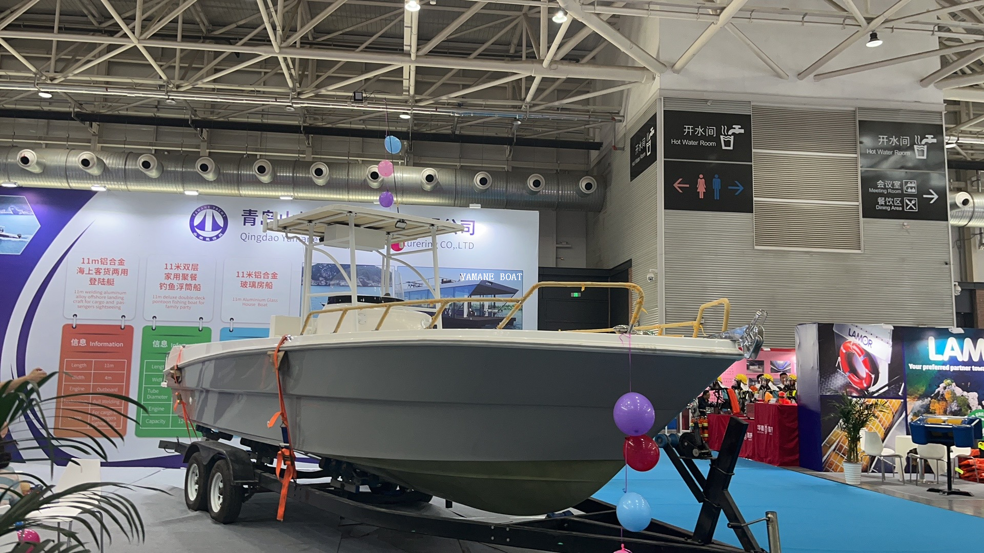 قارب صيد من الألياف الزجاجية بطول 27 قدم