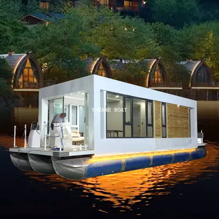 قارب عائم الألمنيوم