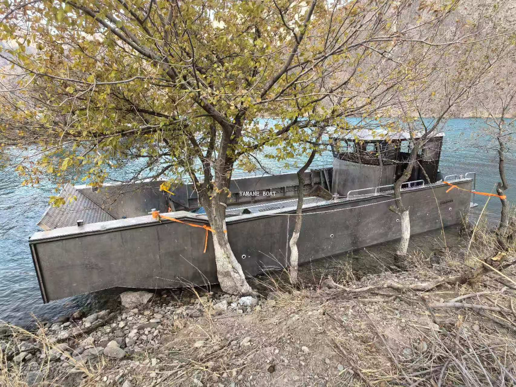 سفينة إنزال متوسطة الحجم مصنوعة من الألومنيوم البحري